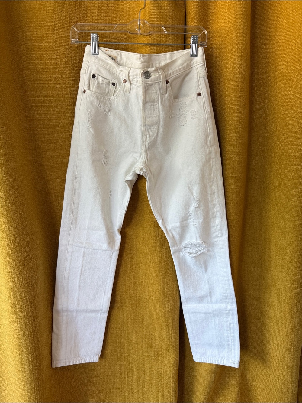 White Levi’s 501